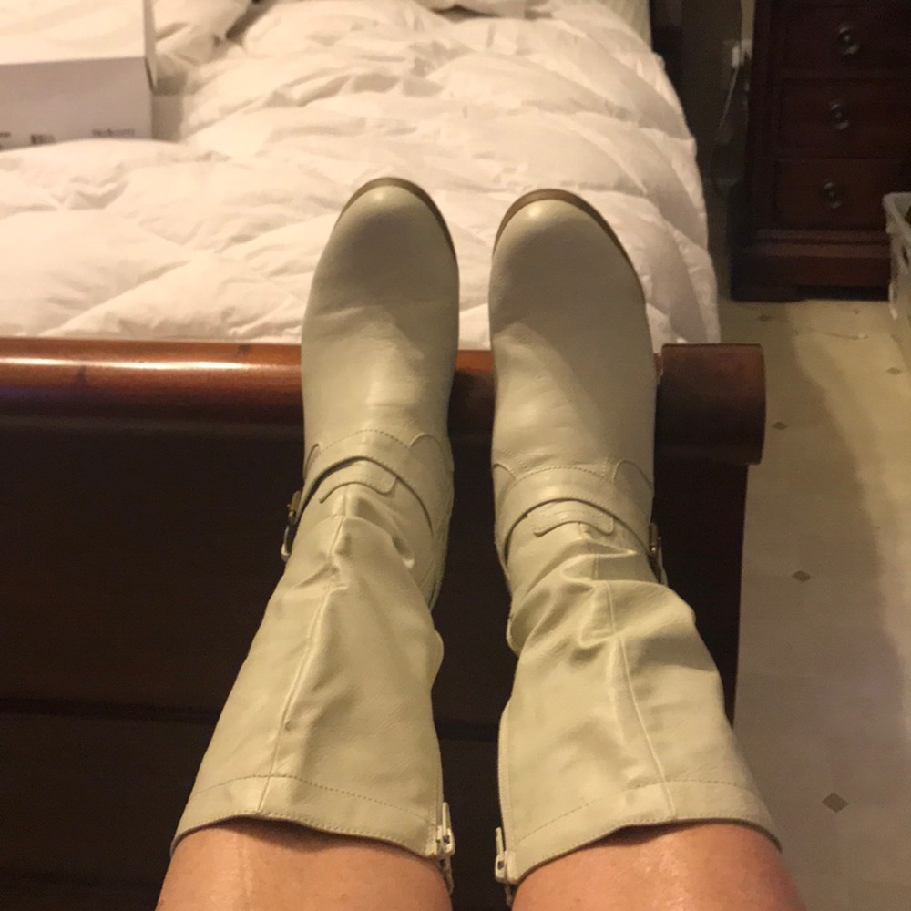 Ladies Mid calf winter white high heel size 10M - Picture 7 of 8